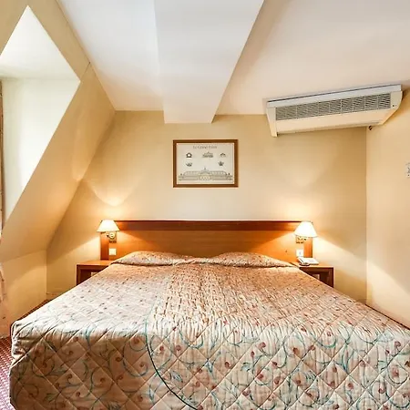 La Dependance פריז