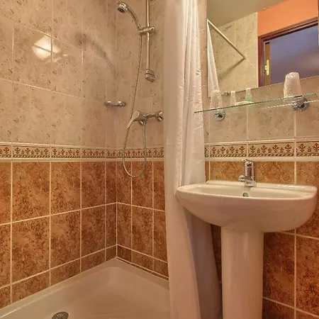 La Dependance 3* פריז