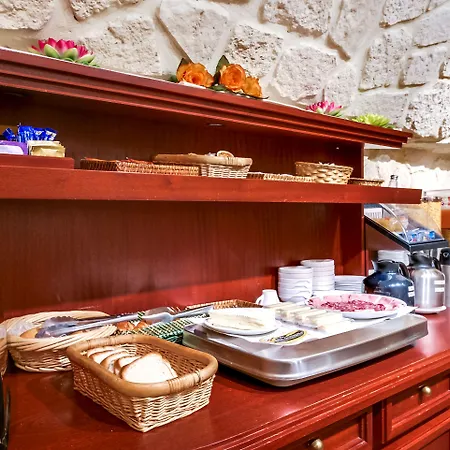 La Dependance Париж