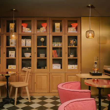 Отель La Dependance Париж