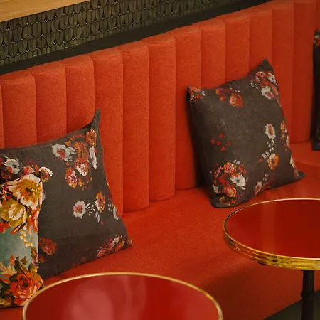 Отель La Dependance Париж