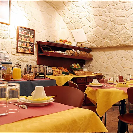 Hotel La Dependance 3*